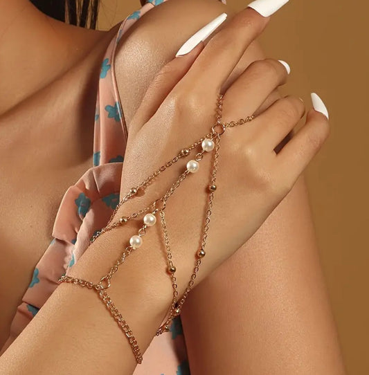 MST Alley 90’s Pearl hand necklace - Mystyletoday