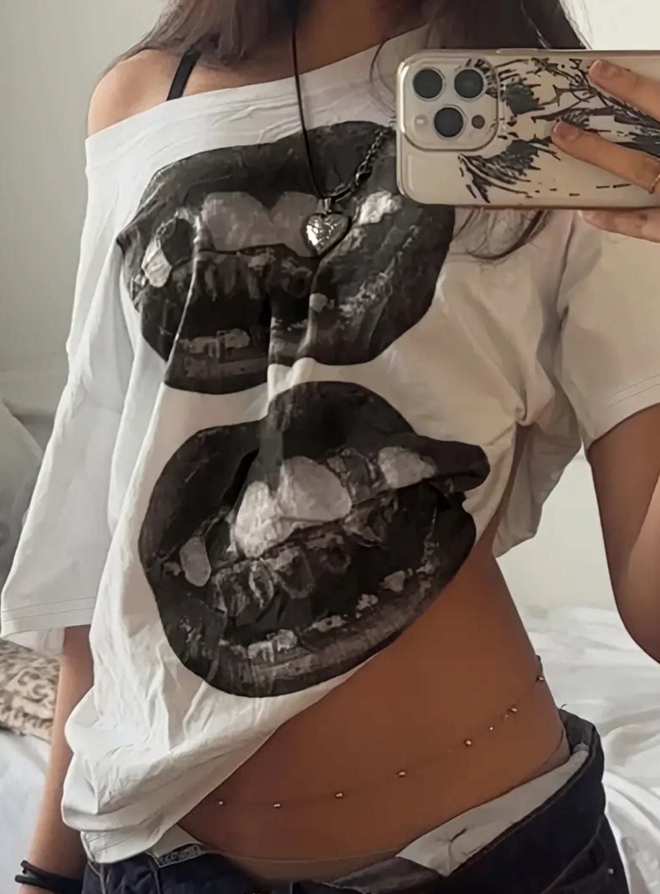 MST Alley 90’s 2.4 off-shoulder T-shirt White